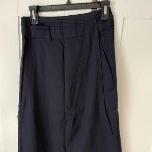 Vince skirt, navy blue, size 4. Never worn, bought too small.